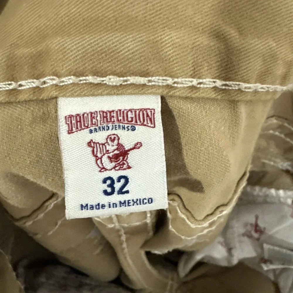 TRUE RELIGION Straight Cut Off NATURAL BIG T Shorts Men's Size 32 Flap Pockets